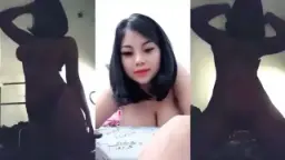 Bayi Telanjang Merintih Di Kegelapan