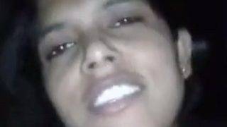 Ngentot Desi Montok, Putingnya Tegang, Naik-gerak Sange.