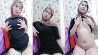 Ukhti Berjilbab Live Tampil Ganas Dan Menggoda