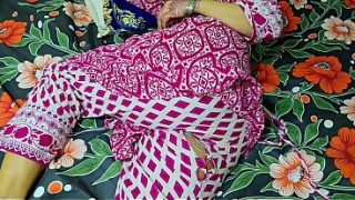 Ibu Tiri Celana Ketatnya Robek, Anak Tiri Langsung Ngewe Memek Ibu Tiri Sambil Meremas Bokong Bulatnya.