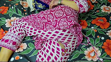 Ibu Tiri Celana Ketatnya Robek, Anak Tiri Langsung Ngewe Memek Ibu Tiri Sambil Meremas Bokong Bulatnya.
