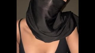Ngemutin Puting Susu Arab Berjilbab, Montok Banget Bikin Minta Dijilat.