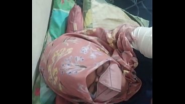 Tante Riani Ngewe Kontol Nikmatin Banget, Ngeces Sampe Basah Kuyup.