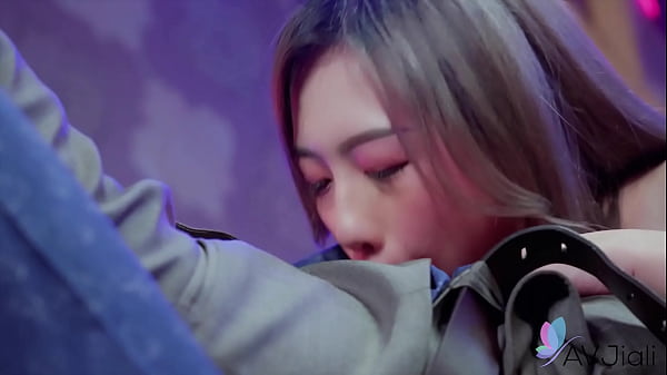 Cewek China Seksi Lin Siyu Lagi Ngewe Sambil Ngenjutin Kontol Keras Banget.