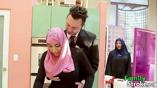 Keluarga Pukul – Anak Tiri Arab Dapat Kontol Kakak Tirinya