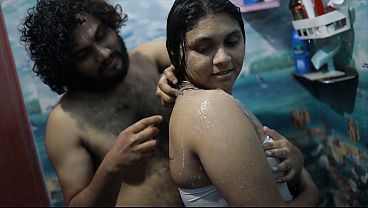 Cewek India Mandi Bareng Kakak Tiri, Mulus Basah, Seru Banget
