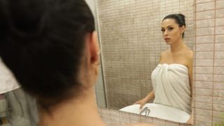 Bang Bros – Sapphire Lapiedra Ngeintip Temen Sekamar, Dapet Rezeki Ngewe