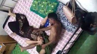 Desi Milf Ketahuan Ngintipin Bocah Kuliahan, Skandal Ngentot Panas.