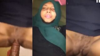 Murah Meriah, Si Lonte Hijab Ngerasain Pertama Kali Digenjot Desi.