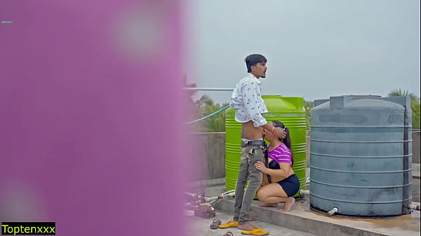Ngentot Panas Di Atap! Jangan Keluarin Di Dalem, Sayang.