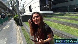 Payudara Montok Tubuh Mungil, Ibu Thailand Cabul Ngewe Liar Sama Bule Gede