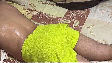 Ibu Mertua Berbokong Besar Bantu Mantu, Pijat Berubah Jadi Main-main.