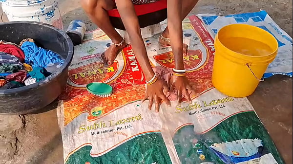 Desi Istri Kampung Ngentot Memek Sampai Crot, Baju Doang Yang Lepas, Istri Orang Digebukin Keras
