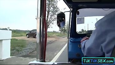 Ibu-ibu Thailand Amatir Digendong Dari Pinggir Jalan Terus Dibawa Muter-muter Buat Main.