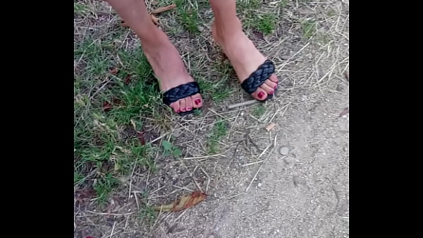 Ibu-ibu Arab Pelacur Dengan Jari Kaki Dan Hak Tinggi Seksi Yang Bikin Ngiler