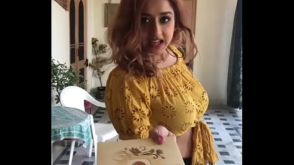 Tidak Pakai Bra, Desi Cewek Bikin Napsu Naik.