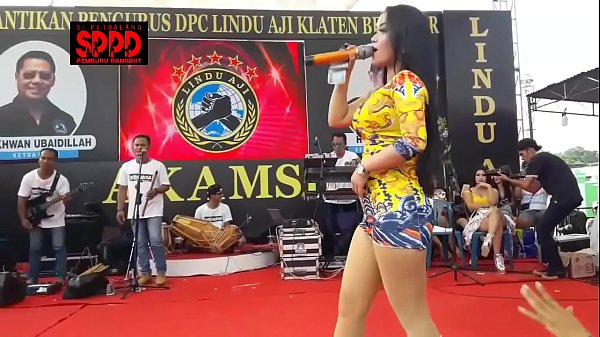Ngentot Liar Di Panggung, Sintya Riske Goyang Basah Bikin Mabok