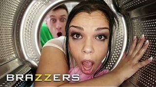 Tersangkut Di Situasi Liar, Bintang-bintang Besar Brazzers Berakhir Ngentot Brutal Di Kompilasi Ini