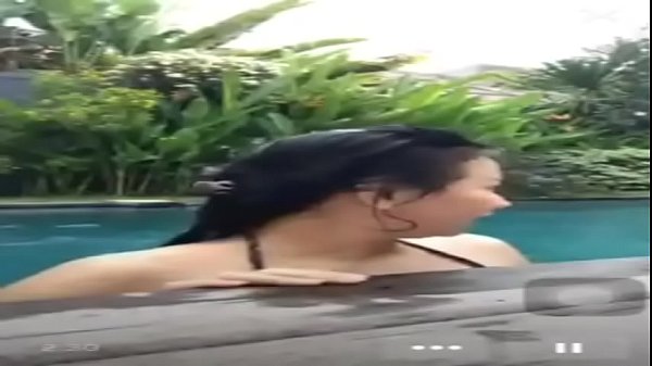 Ngentot Di Kolam Renang Pas Live, Bikin Basah Semua.