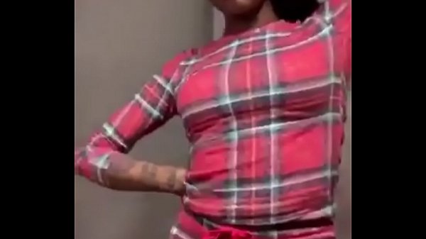Pantat Montok Asian Doll Goyang-goyang Sambil Bibirnya Main Basah Di Instagram Live Pas Lagu Barunya.