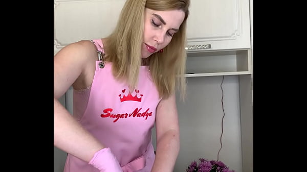 Ngentot Sama Ibu-ibu Rusia Seksi Lagi Waxing Kontol Bulu Lebat