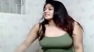 Cewek Gendut Pamer Tubuh Basah Kena Keringet, Video Mms Desi India Hot Abis