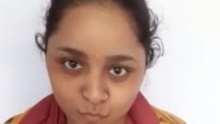 Desi Goyang-goyang Tetek Sambil Selfie, Bikin Makin Greget.