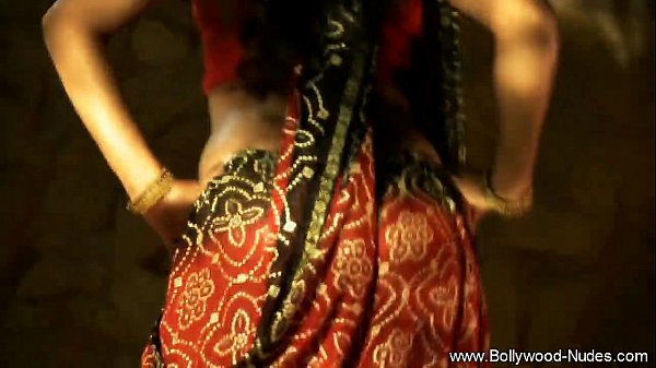 Tarian Si Gadis Cokelat India Yang Menggoda Dengan Gerakan Penuh Gairah