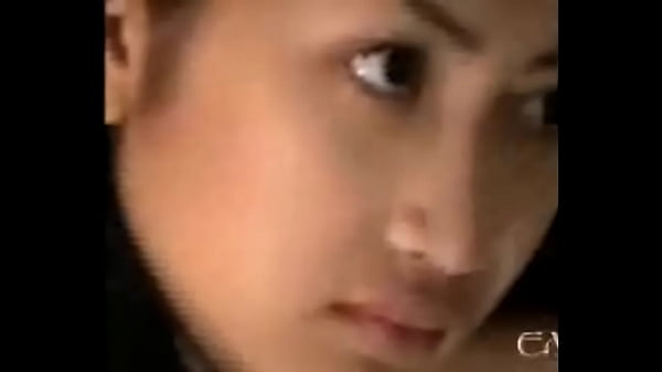 Model Indonesia Bikin Ngilu, Goyangannya Bikin Makin Pengen