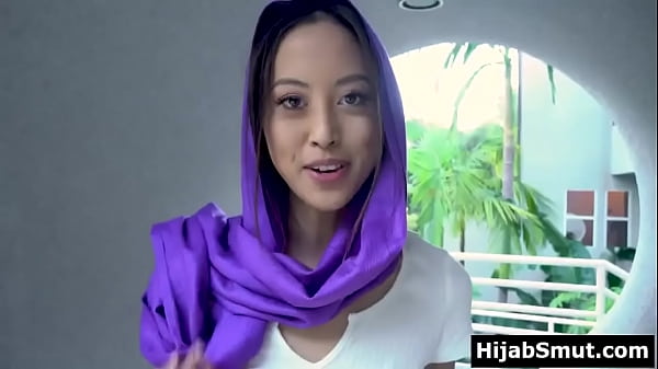 Gadis Muslimah Lagi Horny, Pikirannya Nggak Bisa Lepas Dari Ngentot.