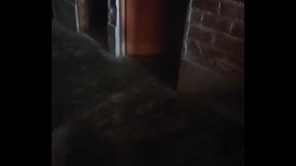 Ibu Muda Seksi Buka Pintu Rumah Buat Duit, Gue Masuk Dan Dia Ngelayanin.