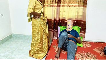 Bhabhi Pakai Saree Desi, Digebuk Suami Di Ranjang Penuh Nafsu