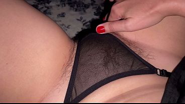 Tonton Ibu Nakal Ini Mainin Memek Bulunya Yang Basah Kena Jari Sendiri.