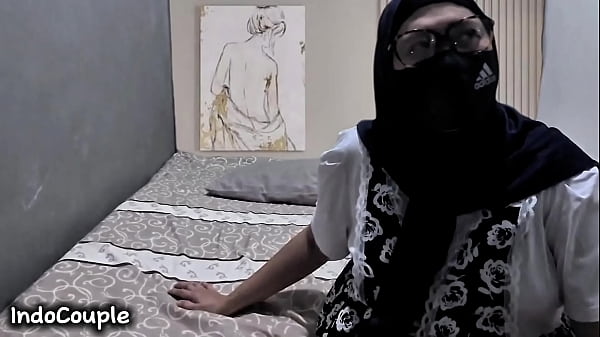 Istri Montok Indo Lagi Seru Ngewe Anal Sama Selingkuhan Rahasianya.