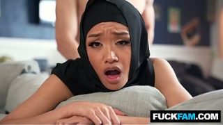 Hijabi Dikenalin Budaya Amerika, Jade Kimiko & Parker Ambrose Mulusin Tubuh Saling Ngorek