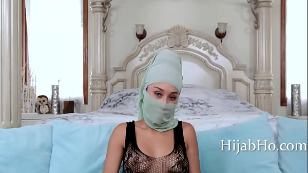 Ibu Tiri Berhijab Bikin Tenang – Cali Lee, Bikin Hati Bergetar