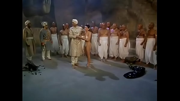 Mekarnya Bunga Di Makam India, Siap Digoyang Malam Ini.