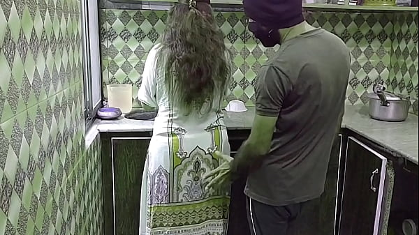 Bini Orang Lagi Sibuk Masak Di Dapur, Tiba-tiba Digebuk Dari Belakang, Suara Hindi Bikin Makin Panas