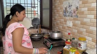 Buka Paha Desi, Siap Digaruk Malam Ini