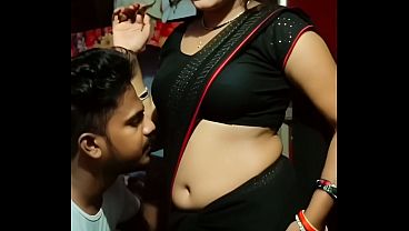 Desi Bhabhi Saree Pusat Cinta, Desah Panas Bikin Makin Pengen.