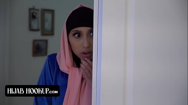 Monyet Pengajar Bernafsu Ngebully Cewek Berhijab Seksi, Memeknya Digebukin Kenceng Sampe Muncrat.