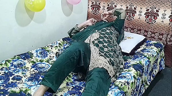 Seorang Wanita India Bersuami Panggil Bocah Muda, Lalu Digebukin Habis-habisan Sambil Teriak-teriak Dalam Bahasa Hindi.