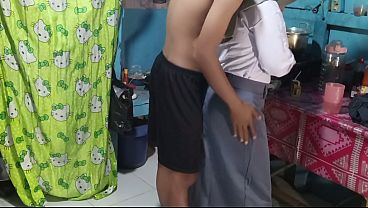 Ngentot Adik Ipar Di Dapur, Makin Greget Pas Dia Siap-siap Berangkat Sekolah.