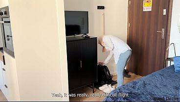 Lihat Tuh, Kontol Gede Gak Disunat, Mama Tiri Arab Malu-malu Tapi Matanya Nggak Bisa Lepas.