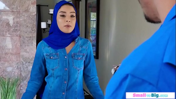 Gadis Arab Remaja Digilas Dua Pria Kekar