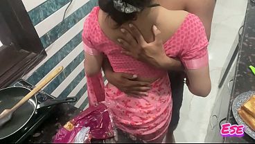 Desi Bhabhi Dapur Me Chudai Karte Hue Jab Wo Khana Bana Rahi Thi, Garam Masala Aur Jism Ki Khushbu.