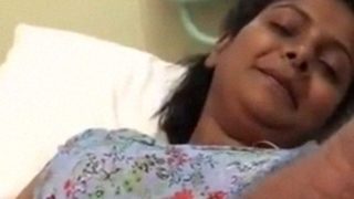 Jari-jari Nakal Menjamah Yoni Mulus Istri Kakak Di Rumah