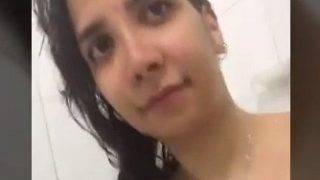 Nri Cewek Cantik Bugil Pameran Memek Basah Sendiri