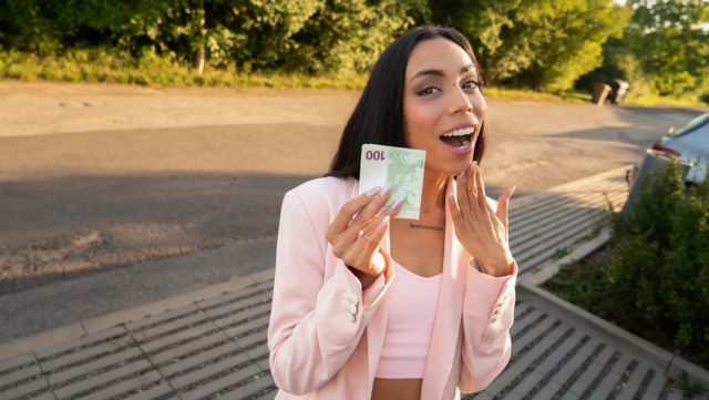 Public Agent – Cute Colombian Ass