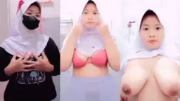 Putriana Lagi Ngangkang Di Wc, Jilbab Basah, Siap Digoyang.